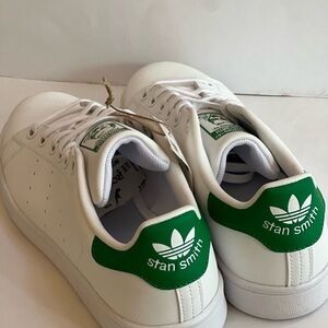 NWT Adidas Stan Smith. Size 5